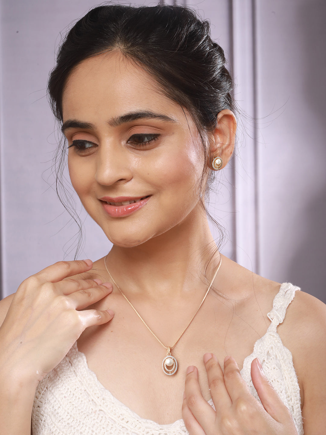 Gold Toned Pearl Beaded Designer Minimal Pendant  Jewellery Set